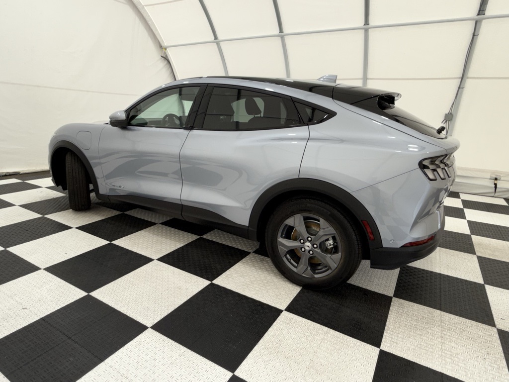 Vehicle image 5 of 32