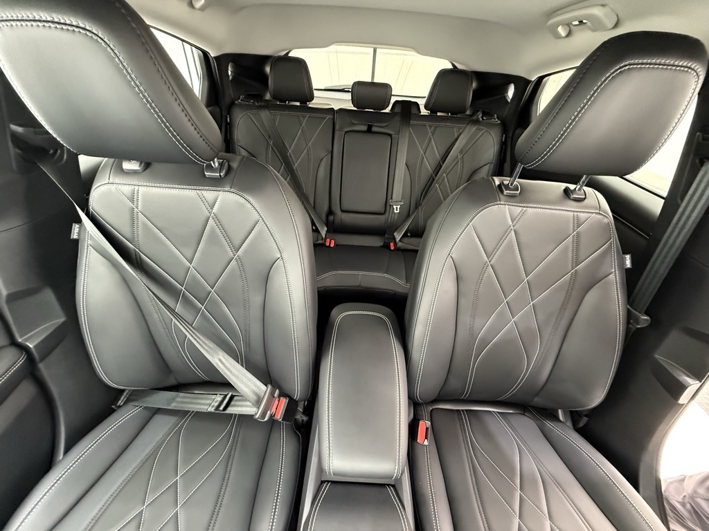 Vehicle image 19 of 32