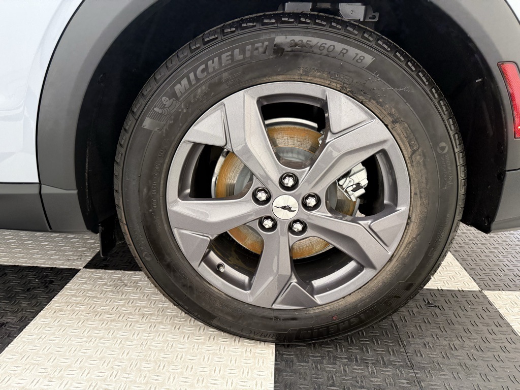 Vehicle image 11 of 32