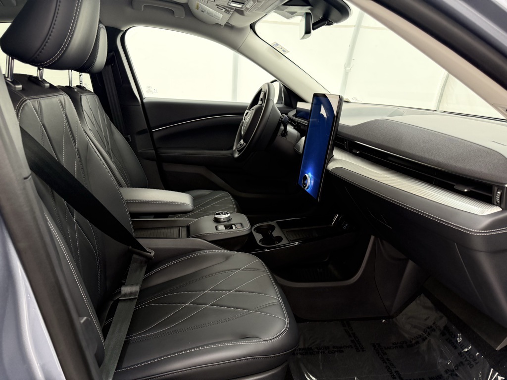 Vehicle image 15 of 32