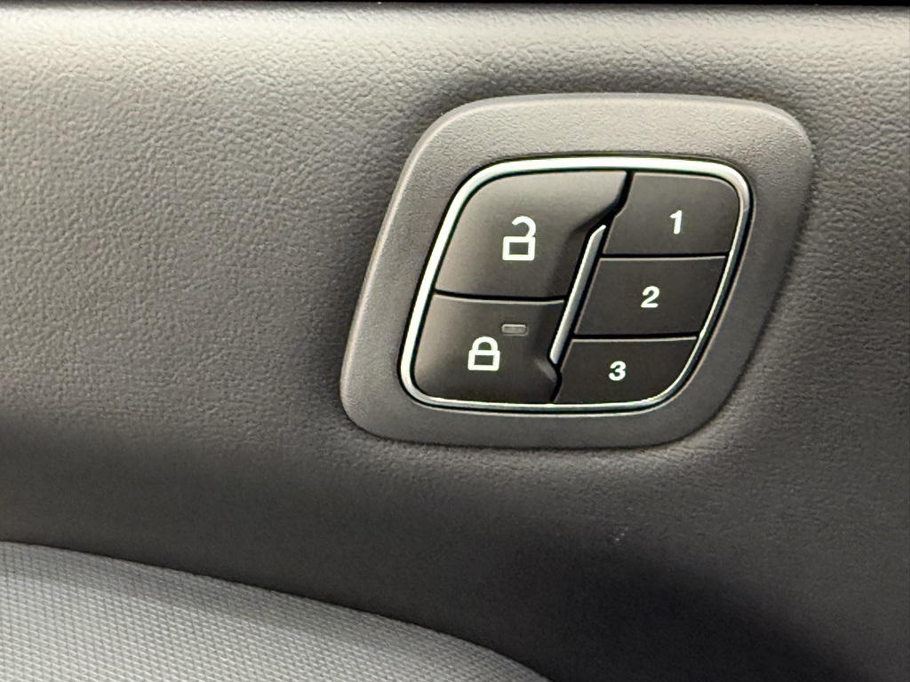 Vehicle image 22 of 32