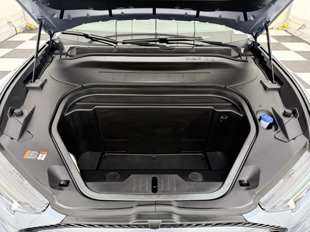 Vehicle image 9 of 32
