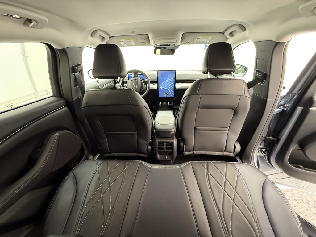 Vehicle image 18 of 32
