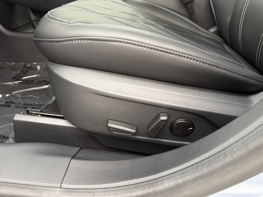 Vehicle image 13 of 32