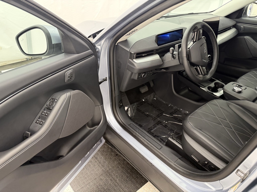 Vehicle image 20 of 32