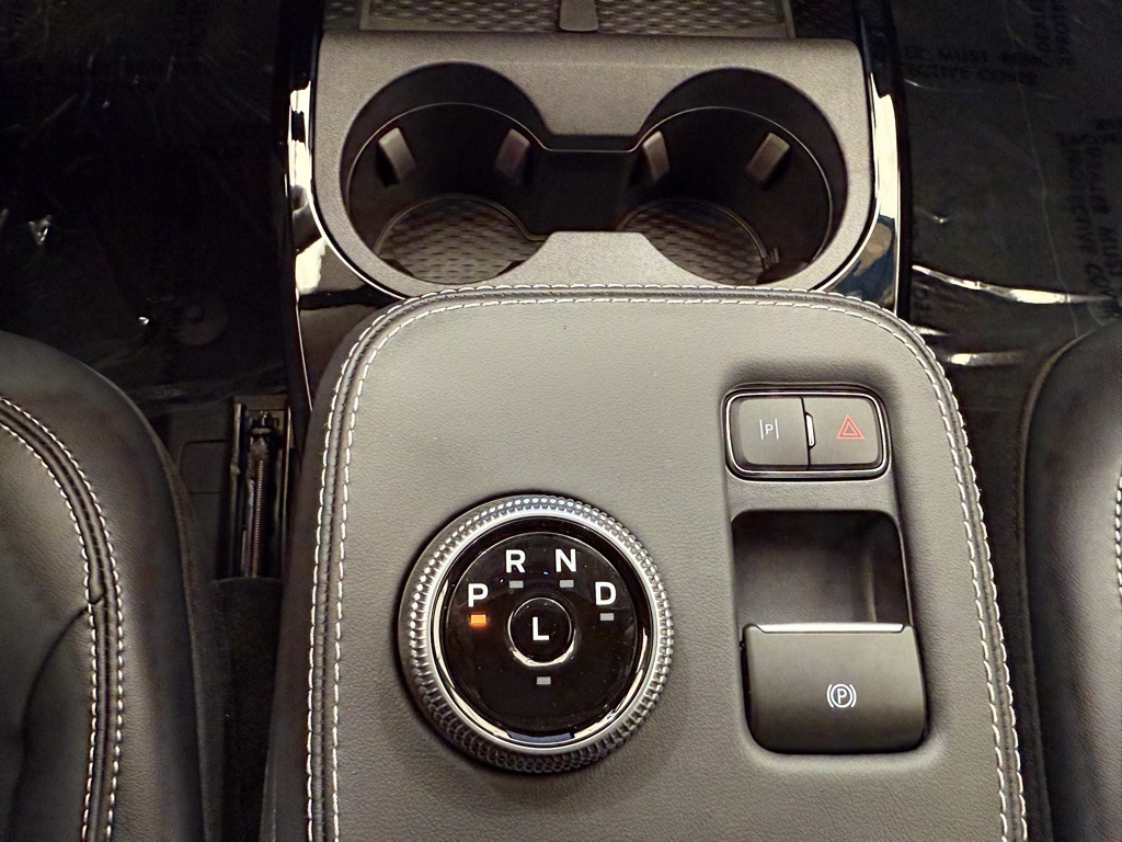 Vehicle image 29 of 32