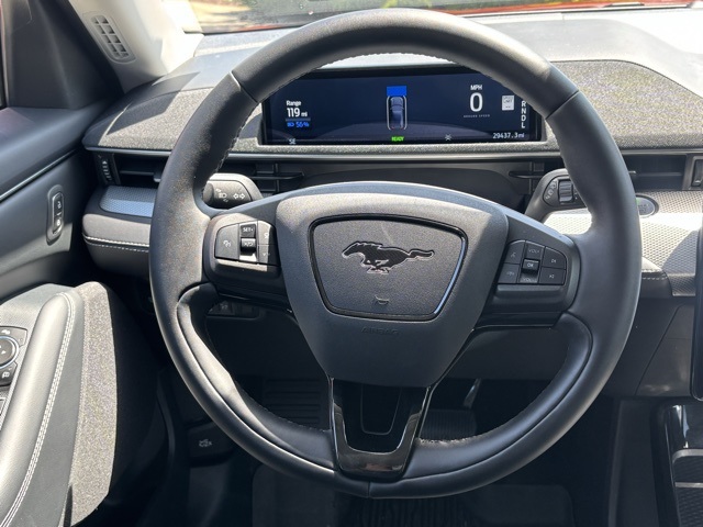 Vehicle image 17 of 26