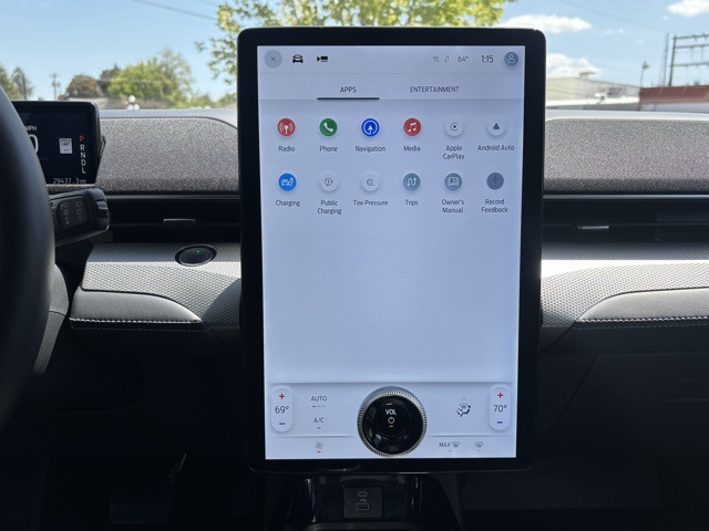 Vehicle image 24 of 26