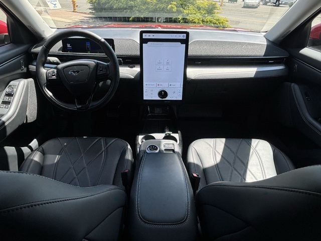 Vehicle image 15 of 26