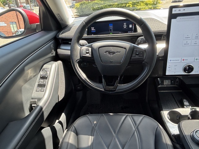 Vehicle image 16 of 26