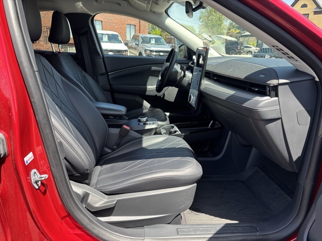 Vehicle image 14 of 26