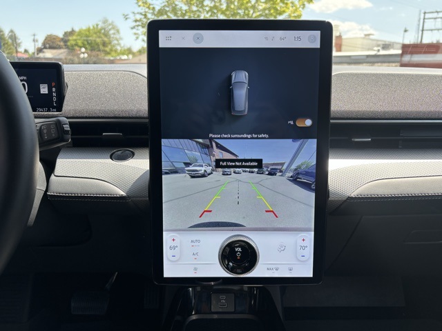 Vehicle image 23 of 26