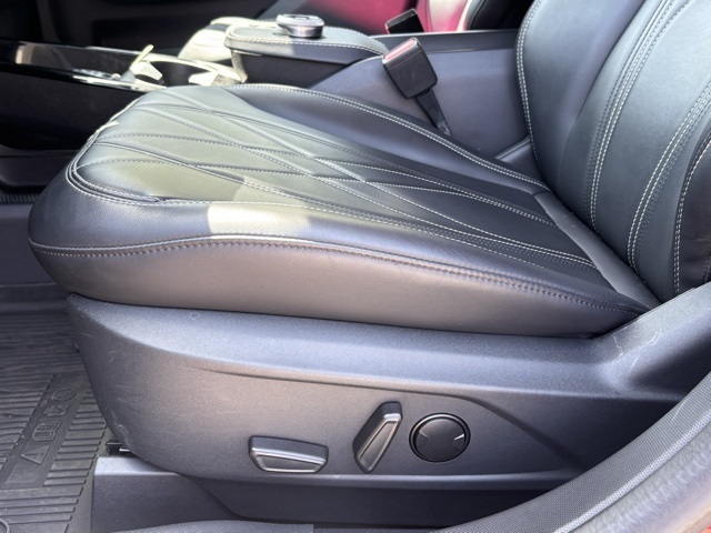 Vehicle image 11 of 26