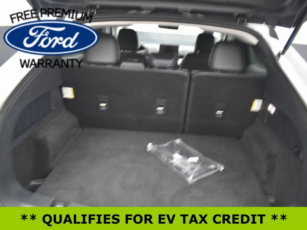 Vehicle image 8 of 9