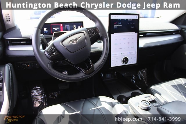 Vehicle image 14 of 41