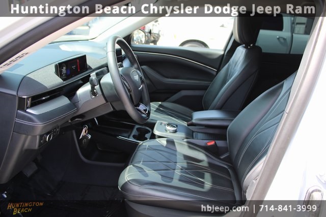 Vehicle image 36 of 41