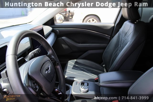 Vehicle image 38 of 41