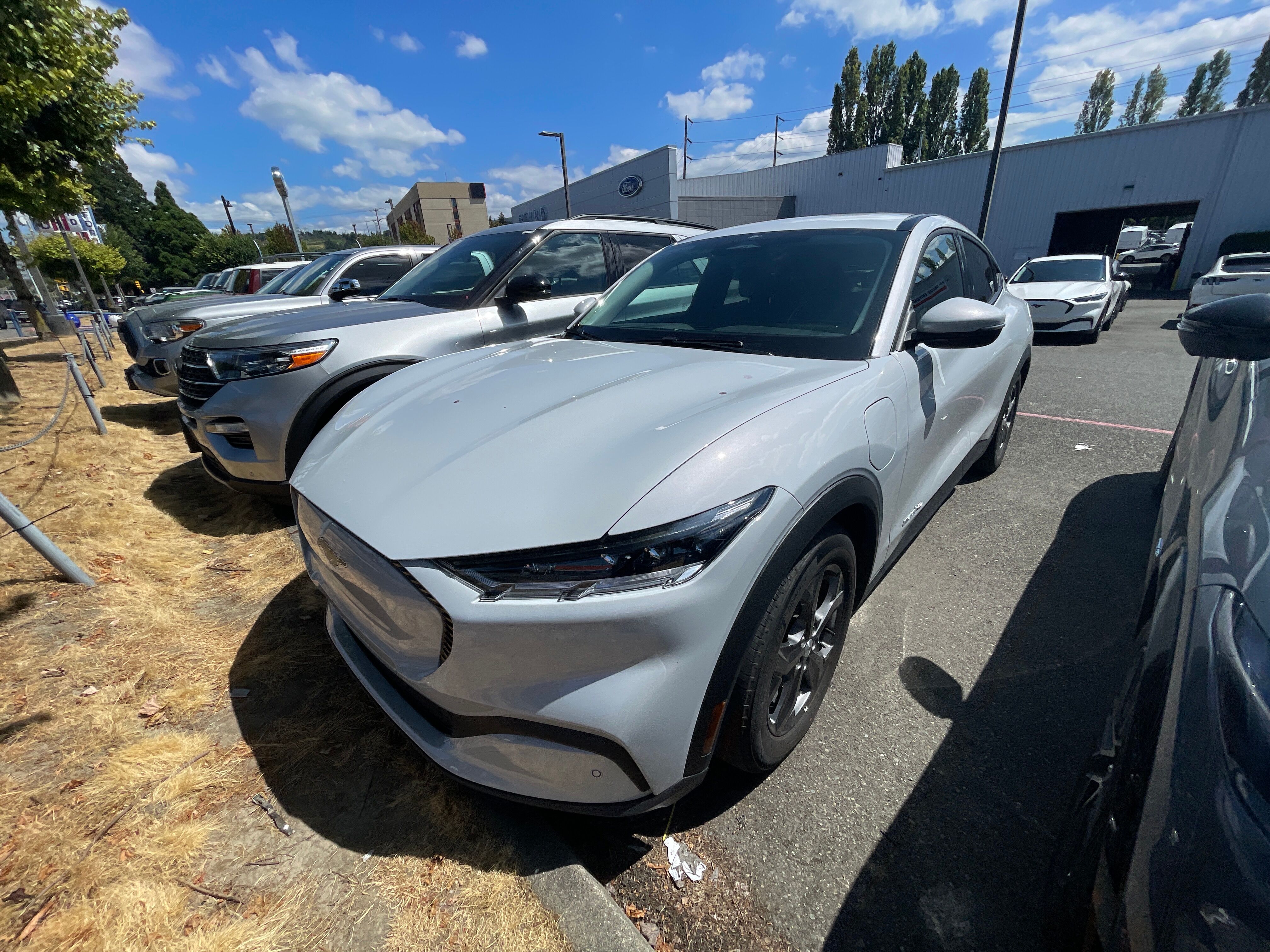 Vehicle image 1 of 2