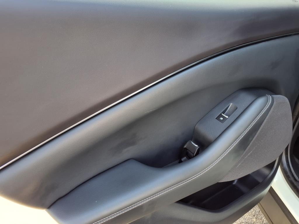 Vehicle image 21 of 28