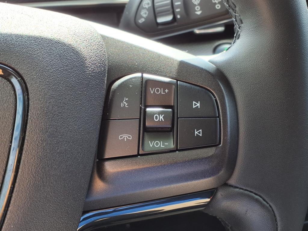 Vehicle image 13 of 28