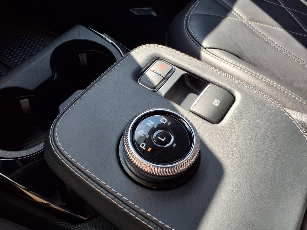 Vehicle image 18 of 28