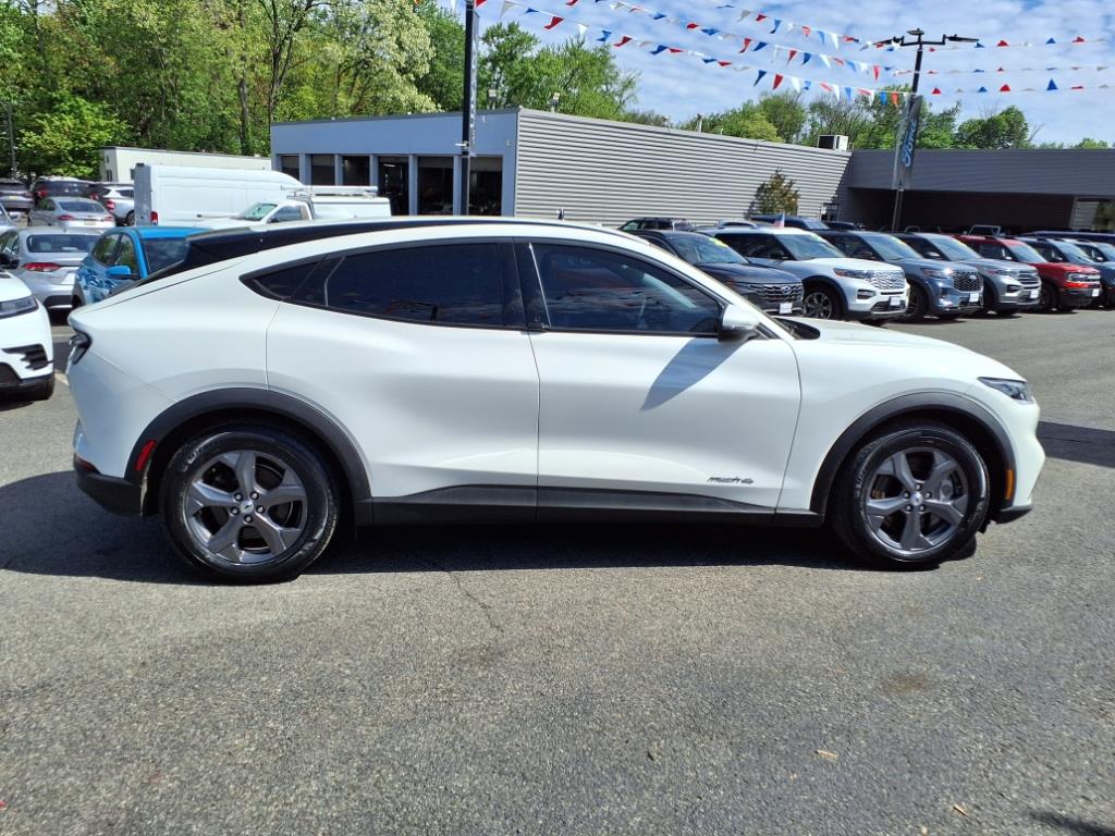 Vehicle image 4 of 28