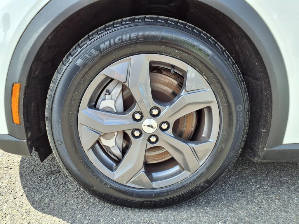 Vehicle image 23 of 28
