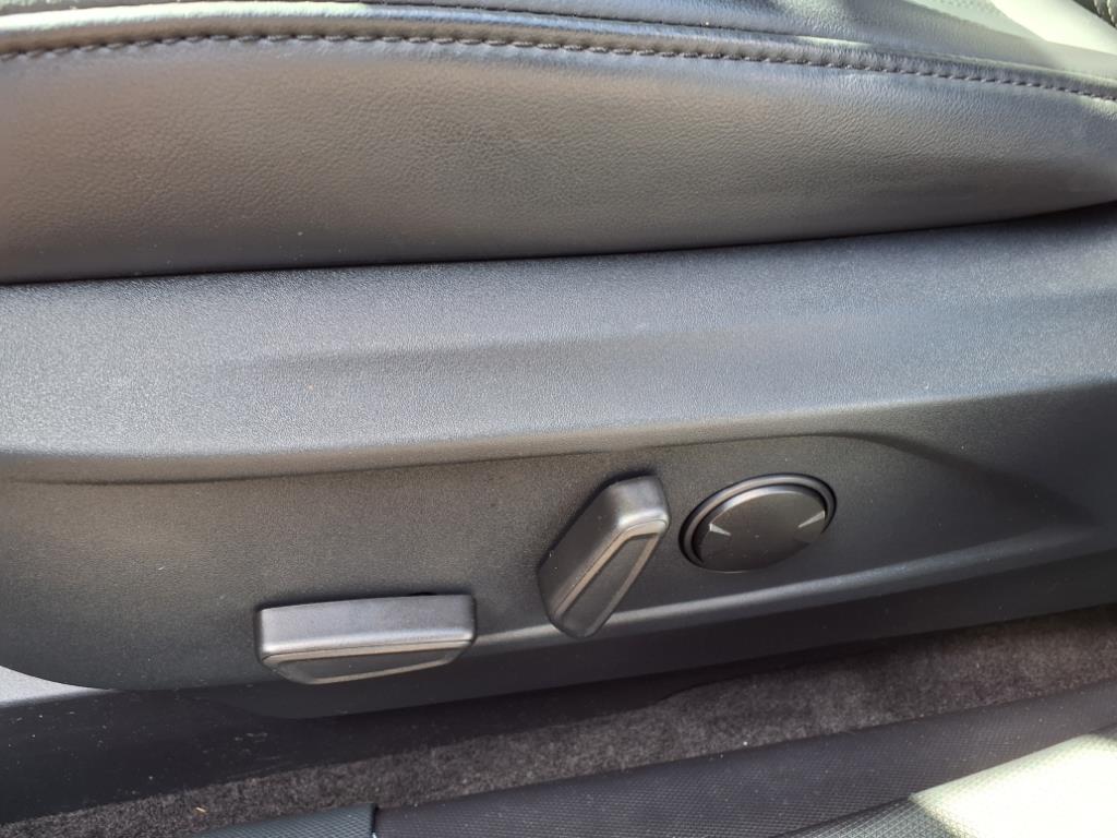 Vehicle image 20 of 28