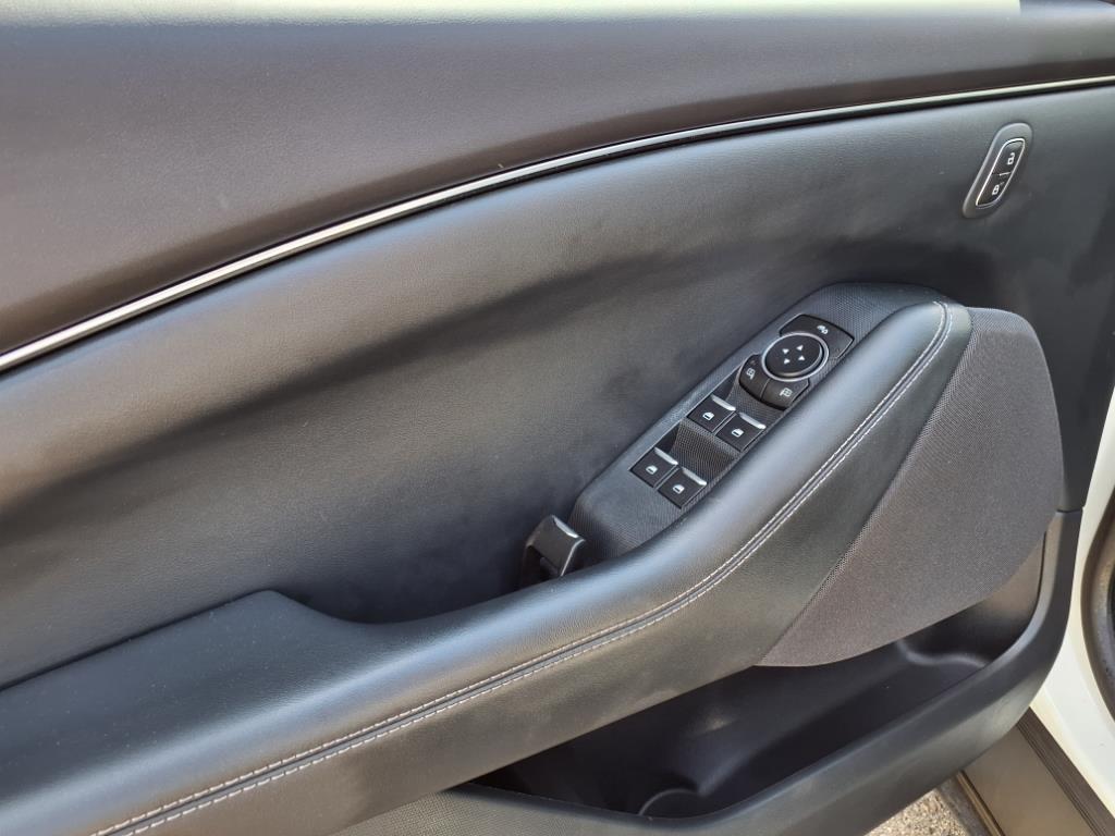 Vehicle image 9 of 28