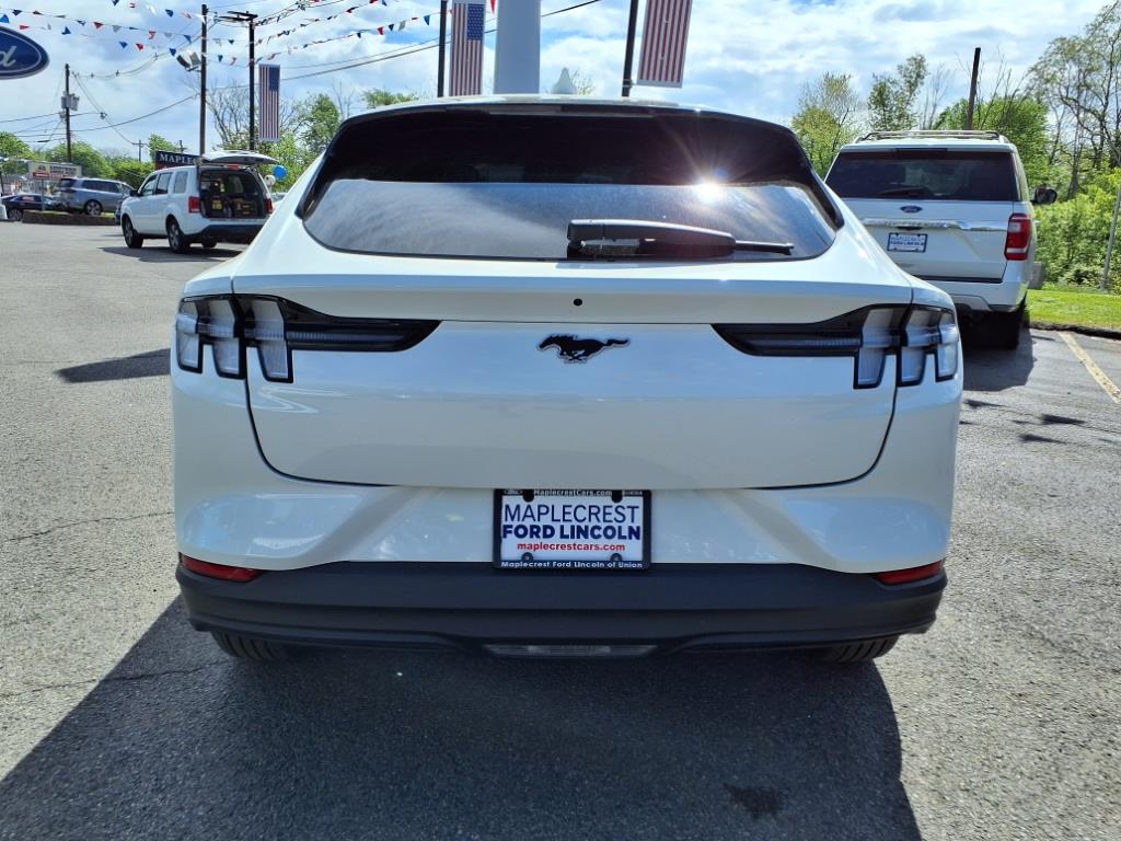 Vehicle image 6 of 28