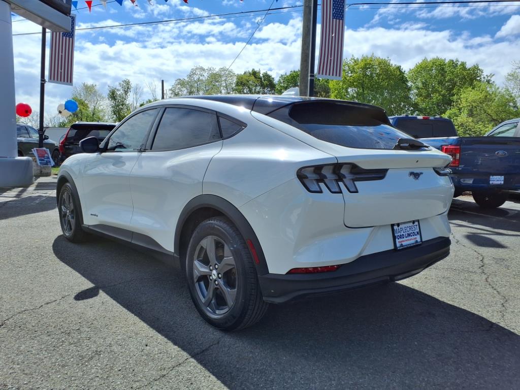 Vehicle image 7 of 28