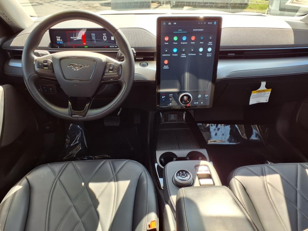 Vehicle image 10 of 28