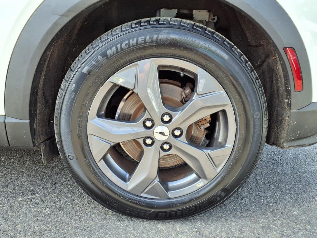 Vehicle image 24 of 28