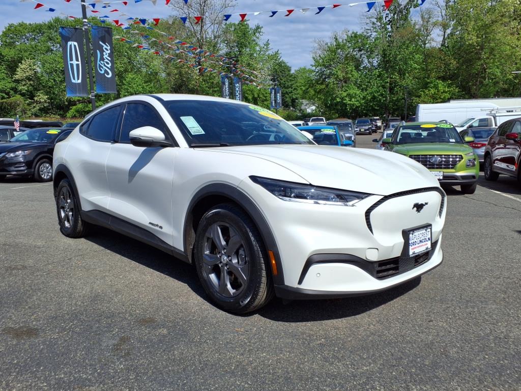 Vehicle image 3 of 28