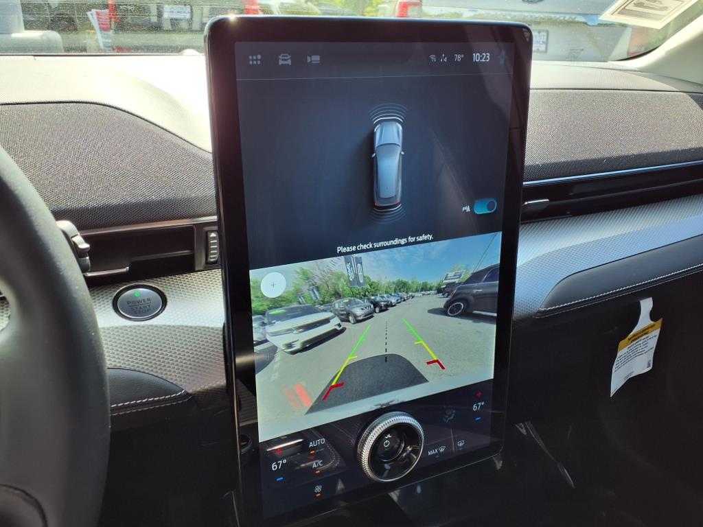 Vehicle image 16 of 28
