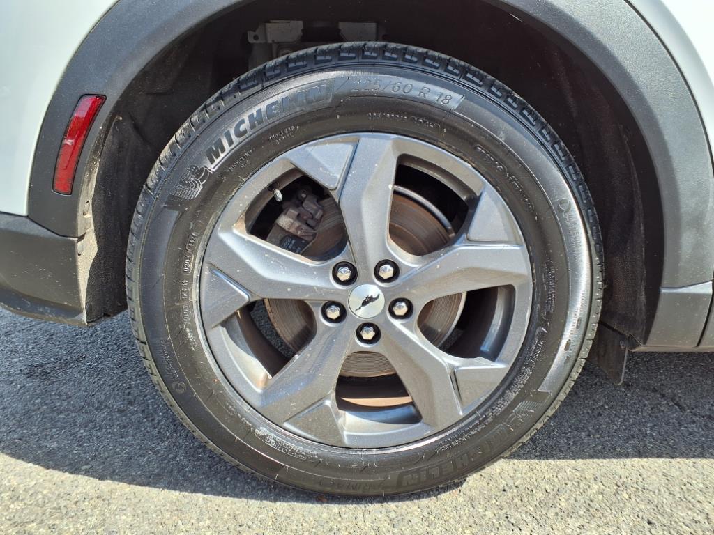 Vehicle image 26 of 28