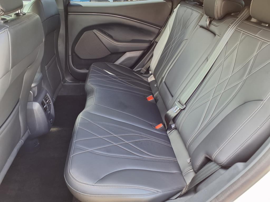 Vehicle image 22 of 28