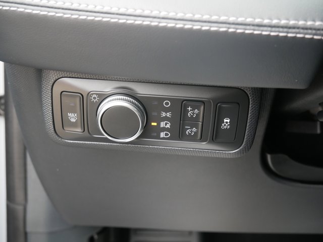 Vehicle image 16 of 17