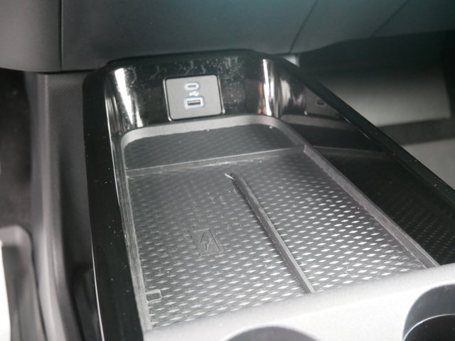 Vehicle image 14 of 17