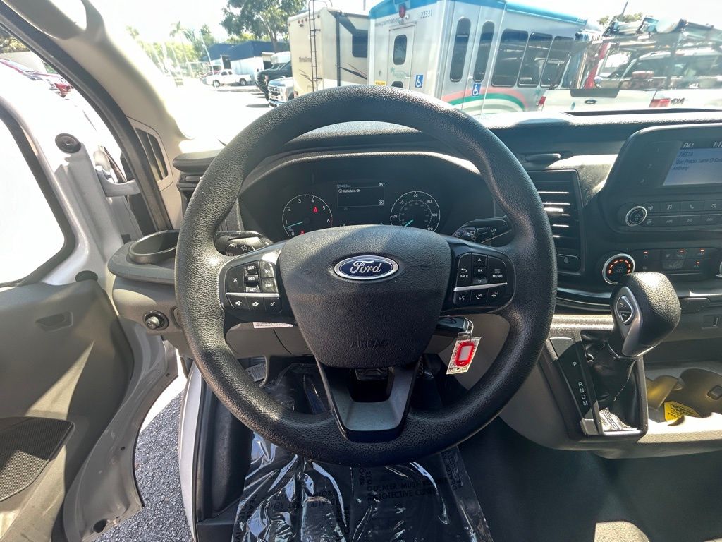 Vehicle image 13 of 28