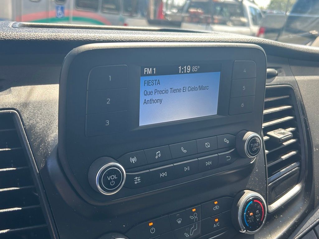 Vehicle image 11 of 28