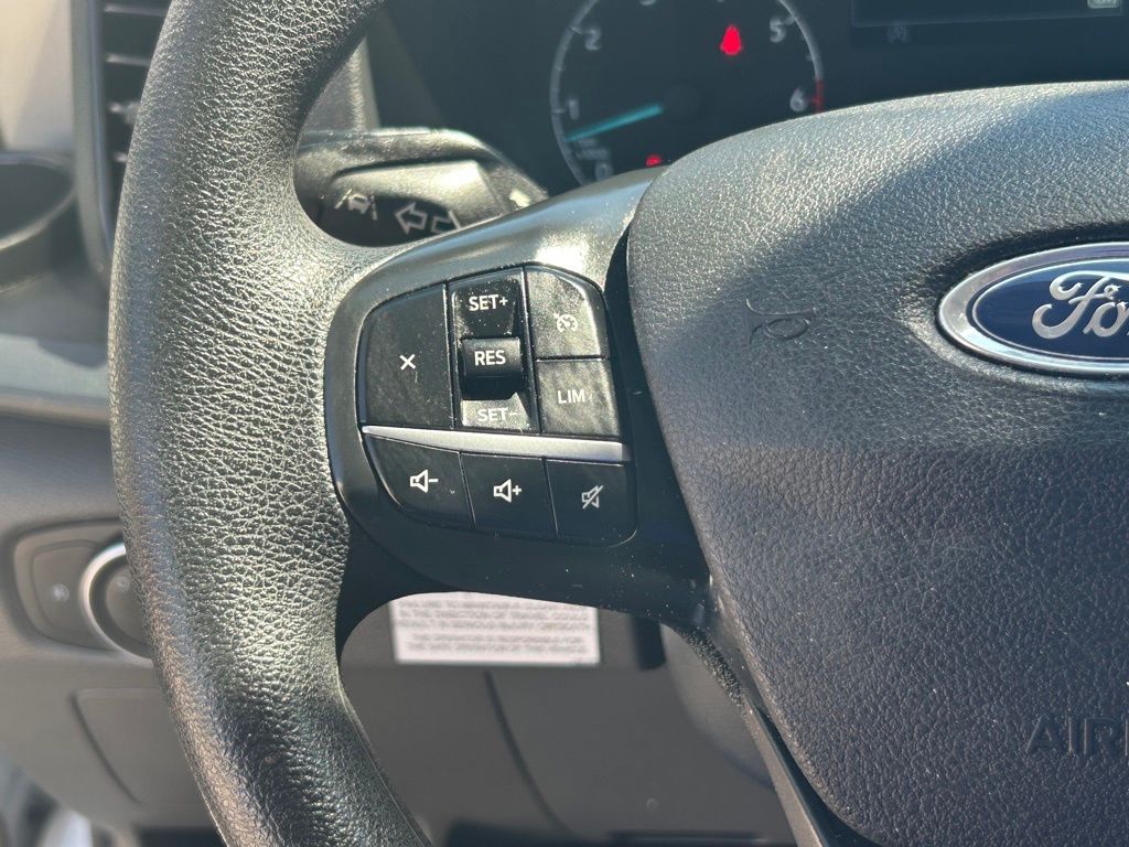 Vehicle image 23 of 28