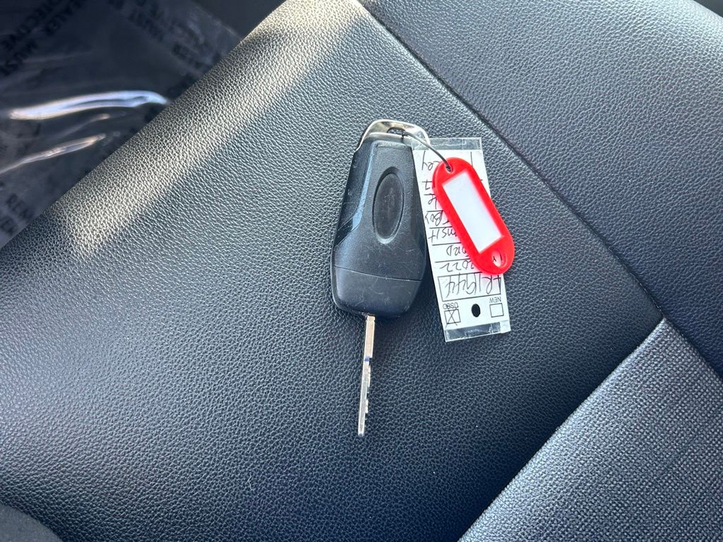 Vehicle image 27 of 28
