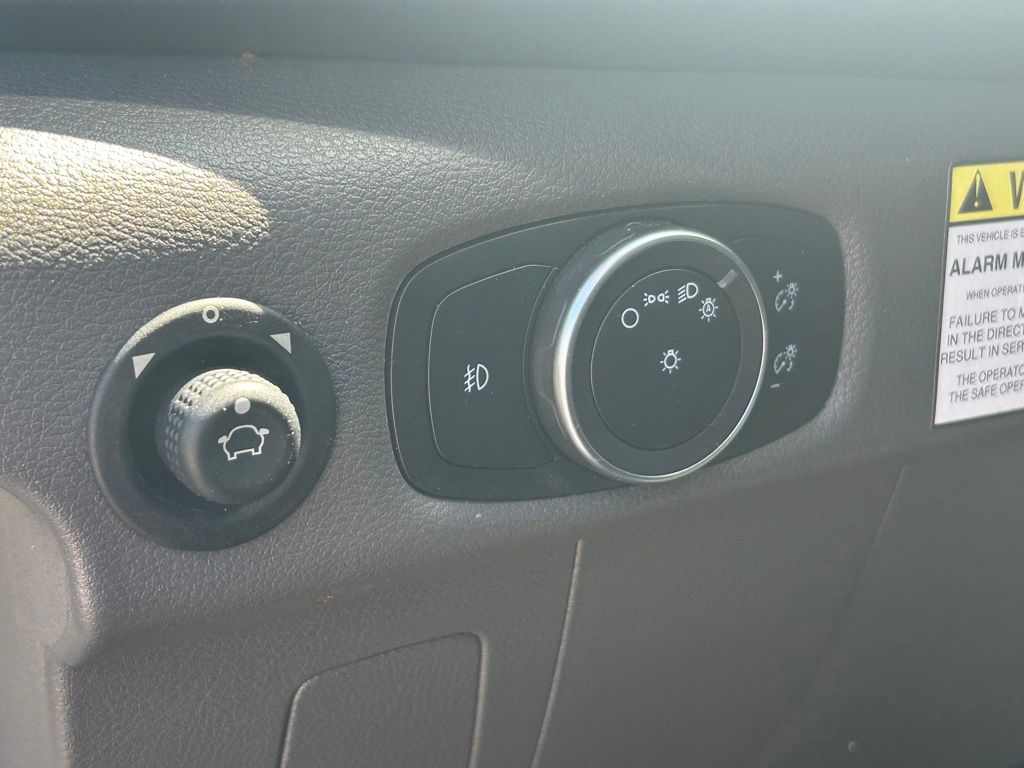 Vehicle image 20 of 28