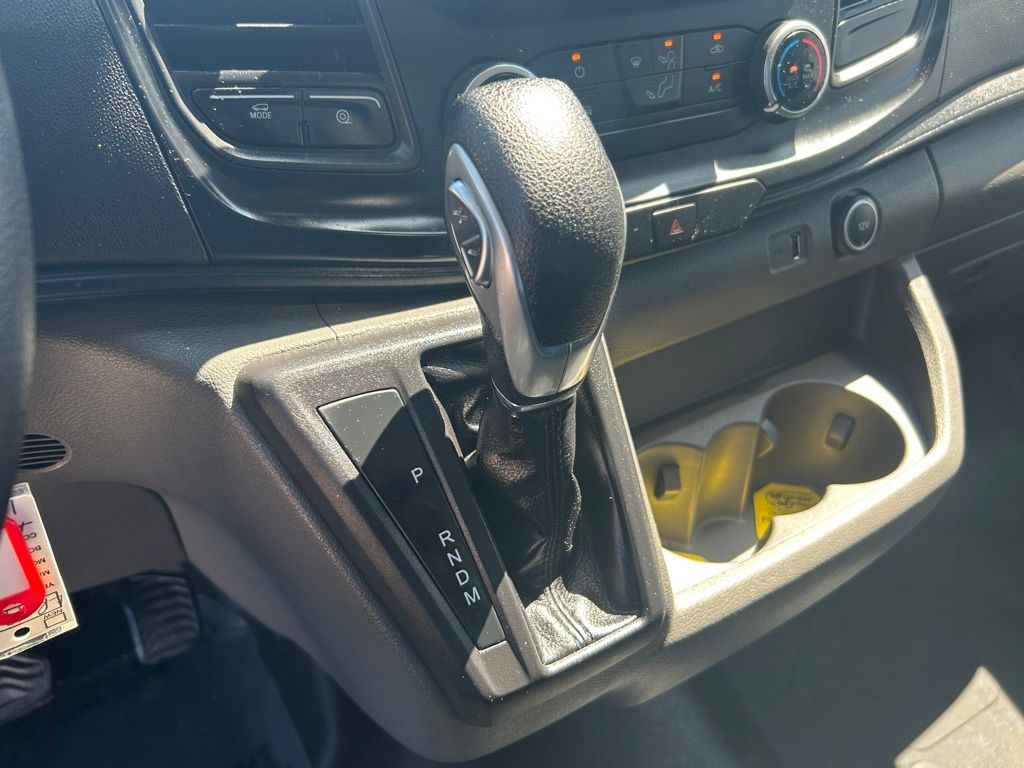 Vehicle image 12 of 28