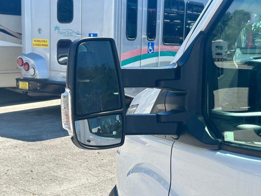 Vehicle image 14 of 28