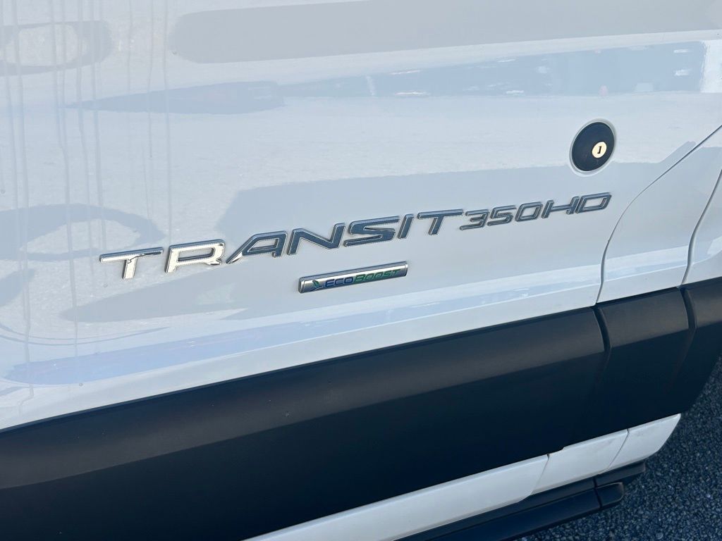 Vehicle image 15 of 28