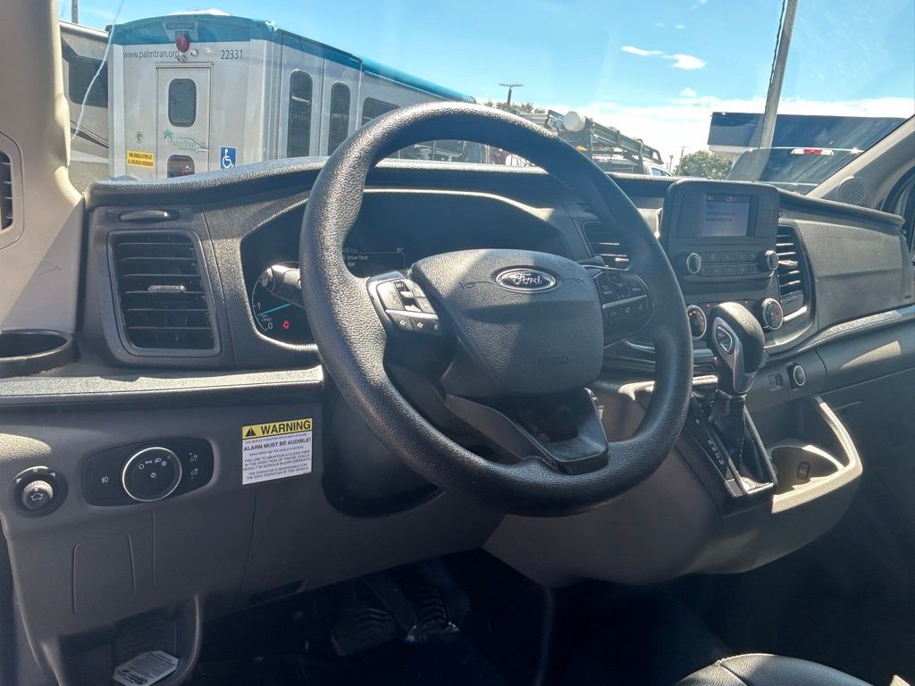 Vehicle image 19 of 28