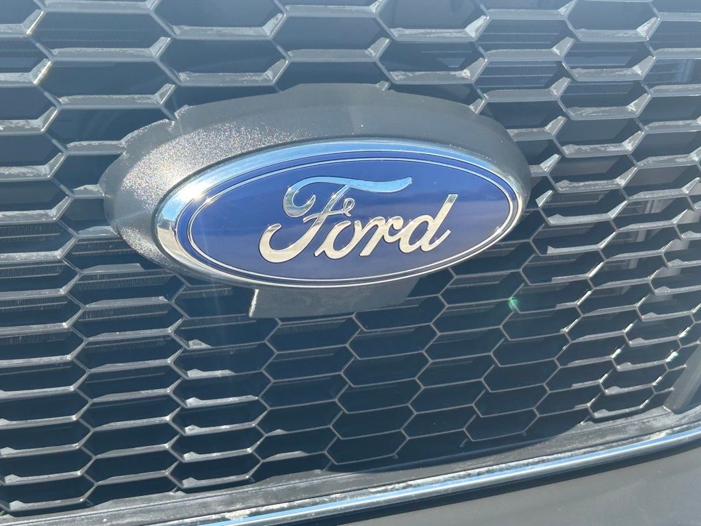 Vehicle image 17 of 28