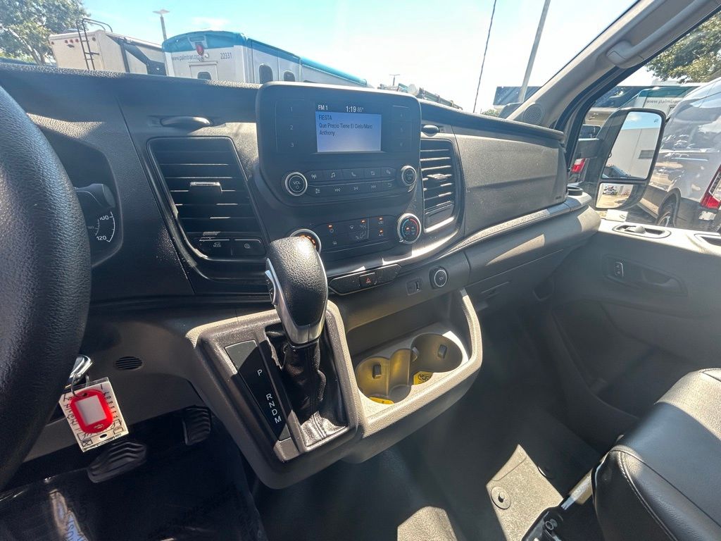 Vehicle image 10 of 28